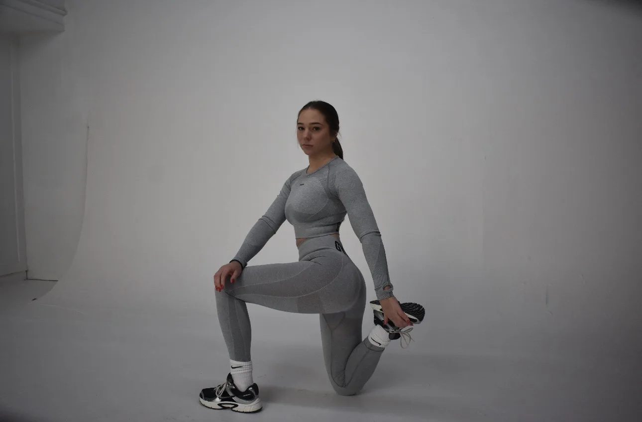 Mary performing lunge